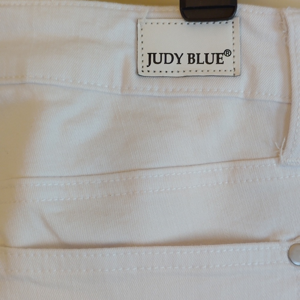 EUC**Judy Blue White Straight Leg Jeans - Picture 3 of 5